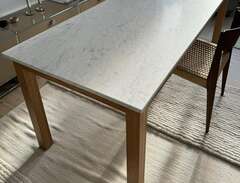 Matbord i carrara marmor/ek...