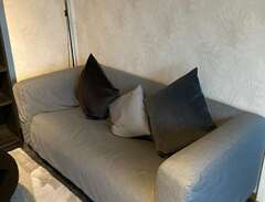 2-sitsig soffa