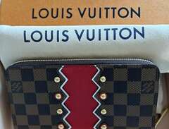 Louis Vuitton Zippy Wallet...