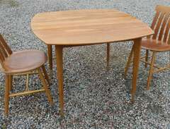 Matbord + 2 stolar i teak