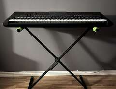 Keyboard "Yamaha PSR E463"...