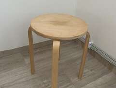 Ikea pall/bord bortskänkes