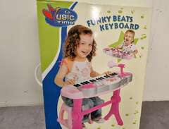 Rosa keyboard med stol (Piano)