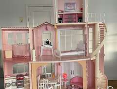 Stort barbiehus med möbler