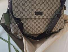 Gucci Supreme bag