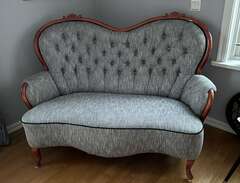 Äldre omklädd soffa