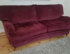 Vinröd soffa i utmärkt skick