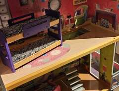 Barbiehus med möbler