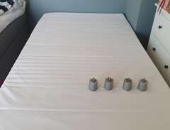 Ikea säng inkl madrass och ben