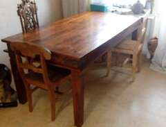 indiskt/rustikt stort matbord
