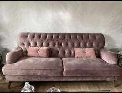 gammaldags rosa möbler