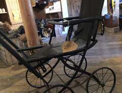 Antik barnvagn