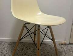 Plaststol i Vitra/ Eames stil.