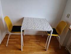 Melltorp matbord och 2 stolar