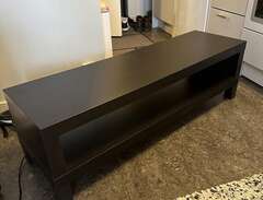 Svart TV-bänk från IKEA (kn...