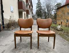 2 Finn Juhl chairs