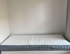 single bed for 300 sek 90x200