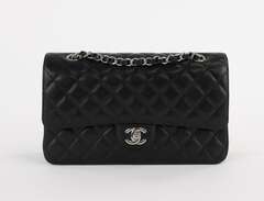CHANEL CLASSIC DOUBLE FLAP...
