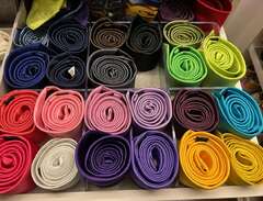 slipsar i olika färger