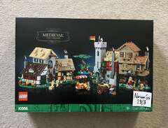 LEGO Icons medieval town sq...