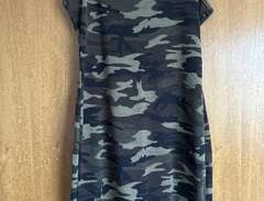 Militär mönstrad klänning