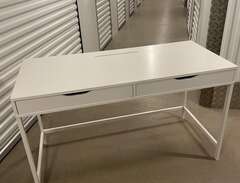 Skrivbord från IKEA
