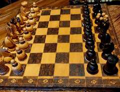 Vackert schackspel 42 x 42 cm.