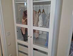 Pax garderob med glasdörrar