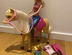 Barbie och barbiehäst