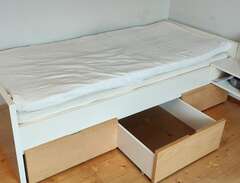 Ikea säng Brekke