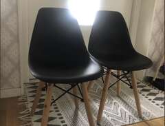 2 stolar svarta"Eames" 2 st