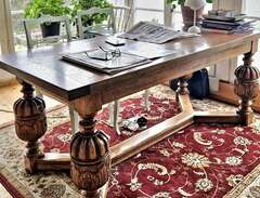 Rustikt antikt matbord + be...