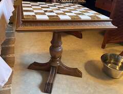 Antikt schackbord säljes