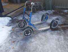 fyrhjulig sparkcykel