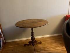 Ovalt antikt bord 75 cm lån...