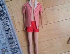 Barbie vintage Ken med kläd...