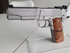 pistol 45acp  + pistol ,22cal