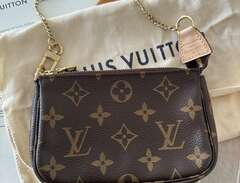Louis Vuitton Mini Pochette...