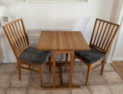 GAD bord & två stolar.