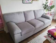 Ljusgrå 3-sits soffa