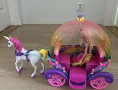 Barbie med vagn och häst