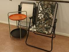 Brickbord med två stolar