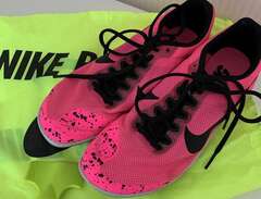 Nike spiksko