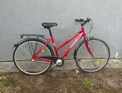 Röd cykel 26 tum 3 växlar