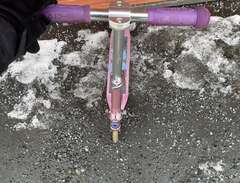 Rosa barn sparkcykel