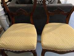 Två gamla stolar