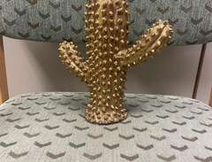Dekorativ Guld Kaktusfigur...