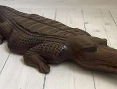Handgjord krokodil från Afrika