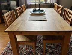 Matsalsbord i ek med 6 stolar