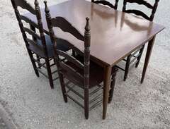 matbord med 4 stolar